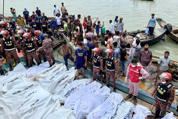 Bangladeş'te feribot faciası! İkisi kafa kafaya çarpıştı onlarca ölü ve kayıp var