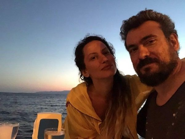 Yıldız Asyalı Kanal D Arka Sokaklar dizisinin yönetmeni Kerem Saka ile evleniyor