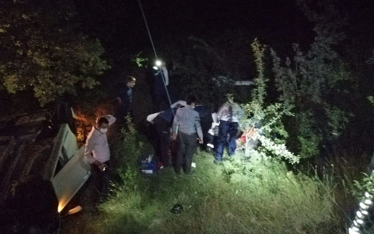 Kastamonu'da otomobil uçuruma yuvarlandı 1'i ağır 2 yaralı