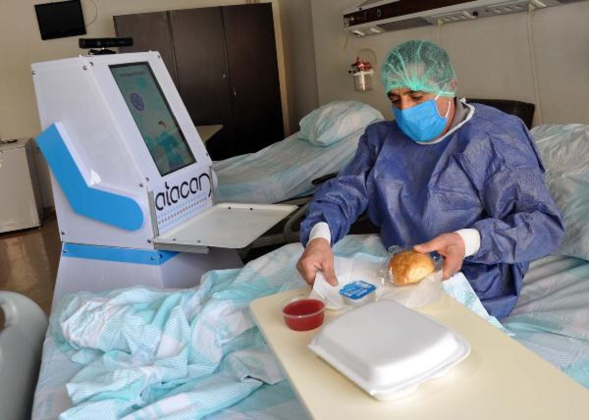 Erzurum Araştırma Hastanesi'nde korona robotu Atacan hastaların hizmetine başladı
