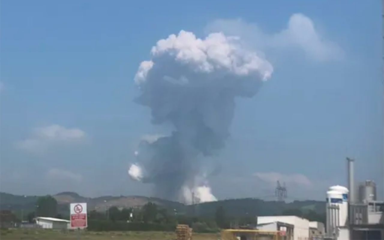 Sakarya'nın Hendek ilçesinde havai fişek fabrikasında patlama oldu!