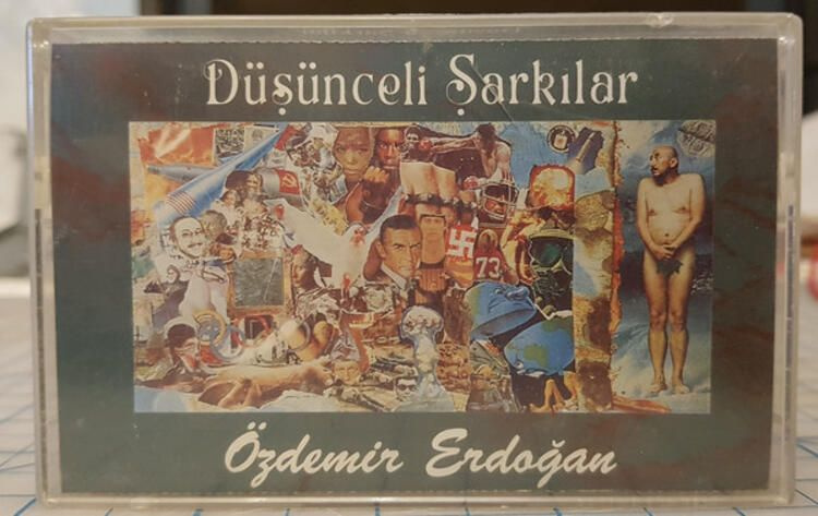 Zeki Müren’i eleştirmişti!  Özdemir Erdoğan'ın çıplak fotoğrafı sosyal medyada