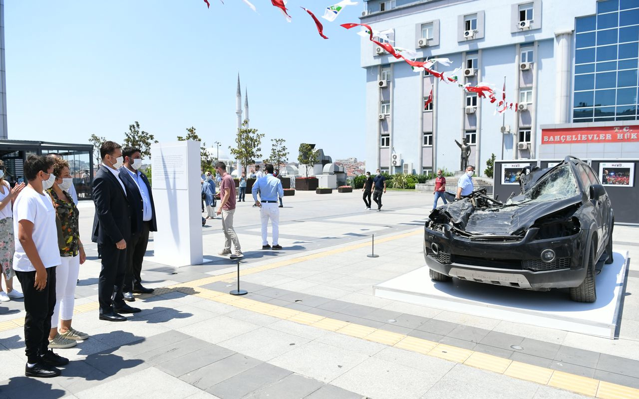 15 Temmuz'da cuntacıların tankla ezdiği otomobil Bahçelievler'de sergilendi