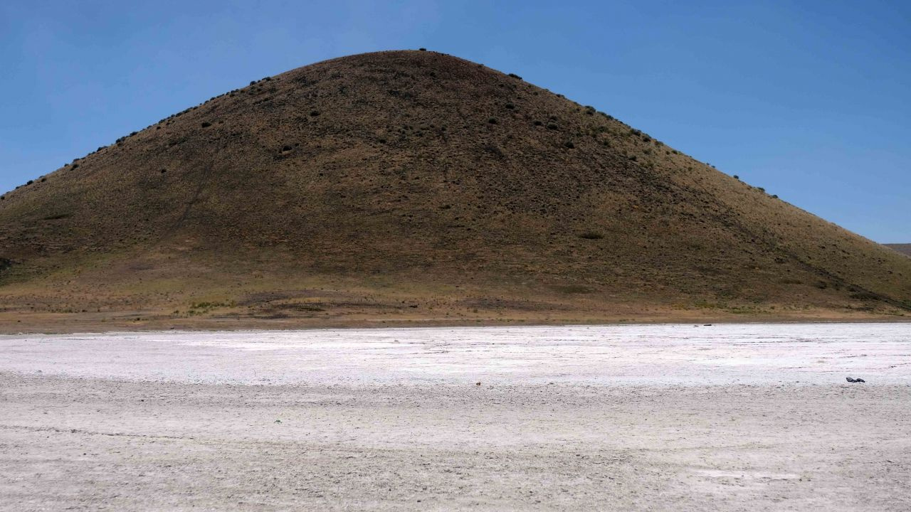 Dünyanın nazar boncuğu 'Meke Gölü' kurudu bir damla su kalmadı