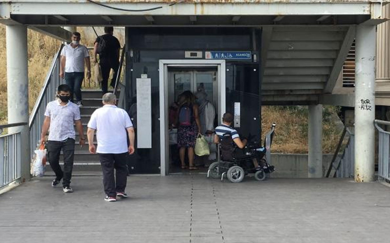 Metrobüs durağında engelliye asansör ayıbı