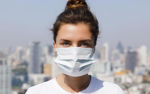 Maske takmak koronavirüs riskini yüzde 65 azaltıyor
