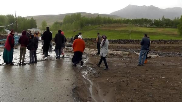 Van Erciş'te yaşanan sel felaketinde 1 ayı telef oldu