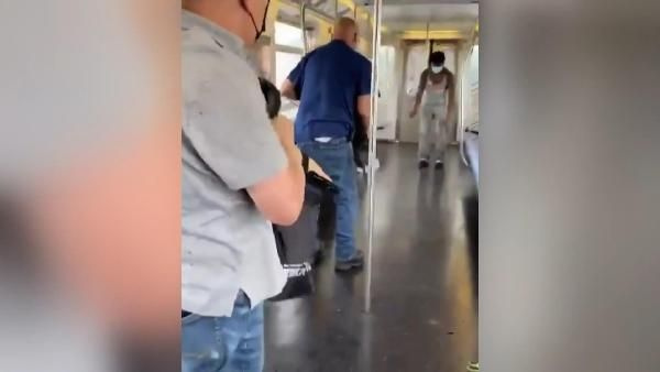 ABD’de metroda bıçaklı saldırı: Yaralılar var