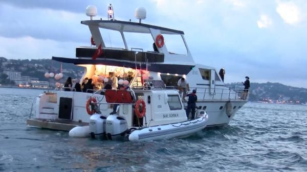 İstanbul Boğazı'nda teknelere koronavirüs baskını! Koronavirüs partisi düzenlemişler