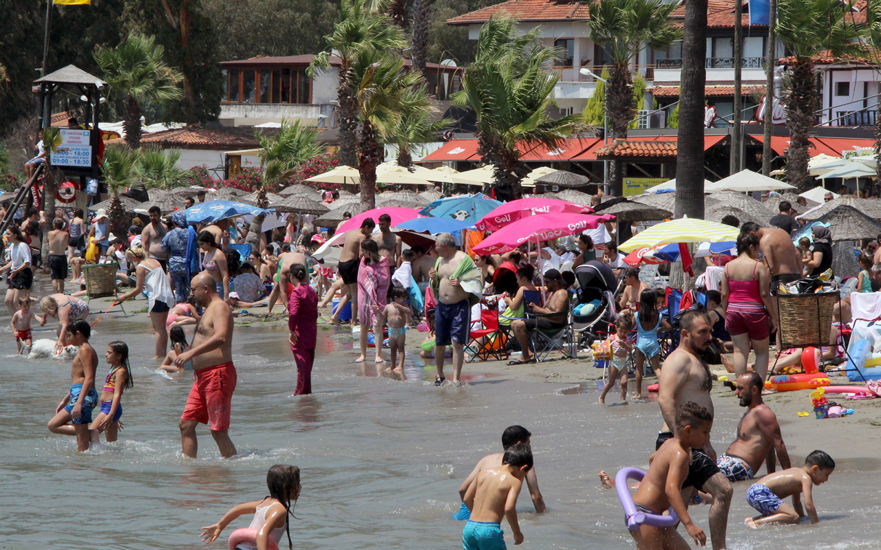 Muğla'da 'Sakin kent' diyorlar 350 kişilik plaja 3 bin kişi akın etti