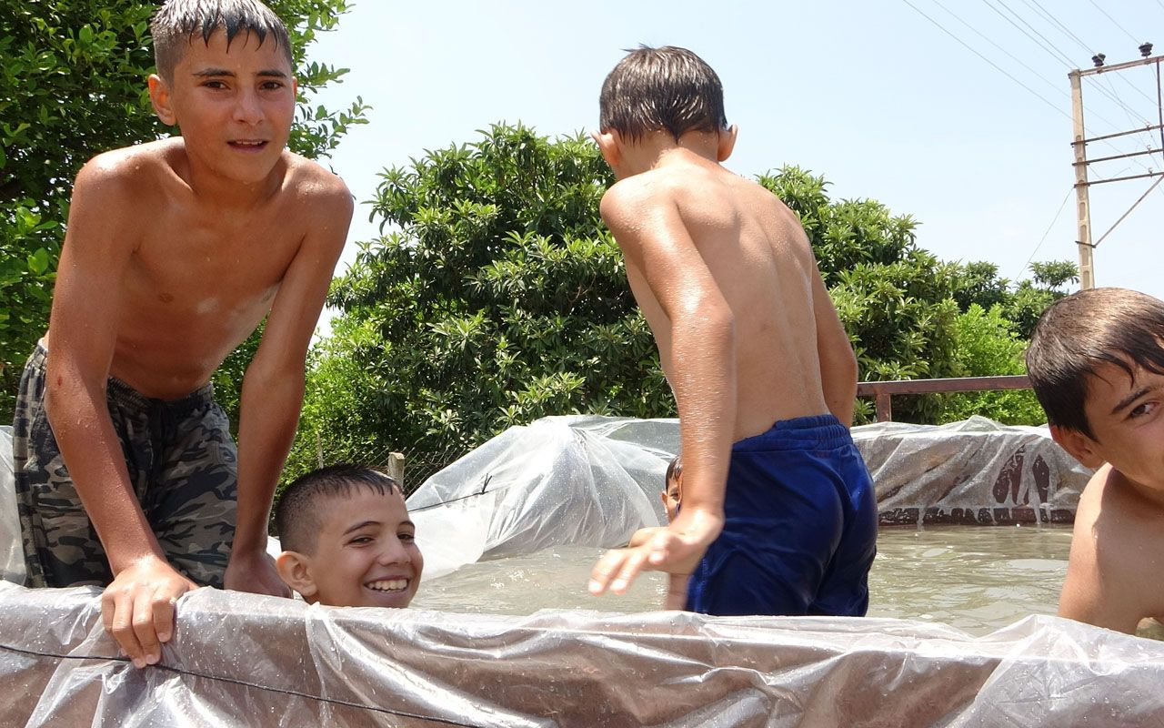 Adana'da çiftçiden örnek davranış çocuklar boğulmasın diye traktörünü havuza çevirdi
