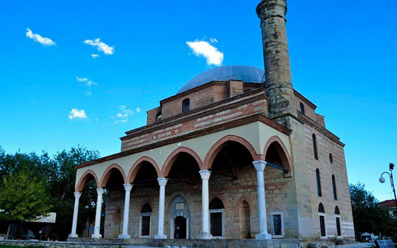 Yunanistan'da tarihi Kurşunlu Camisi'ne kalleş saldırı