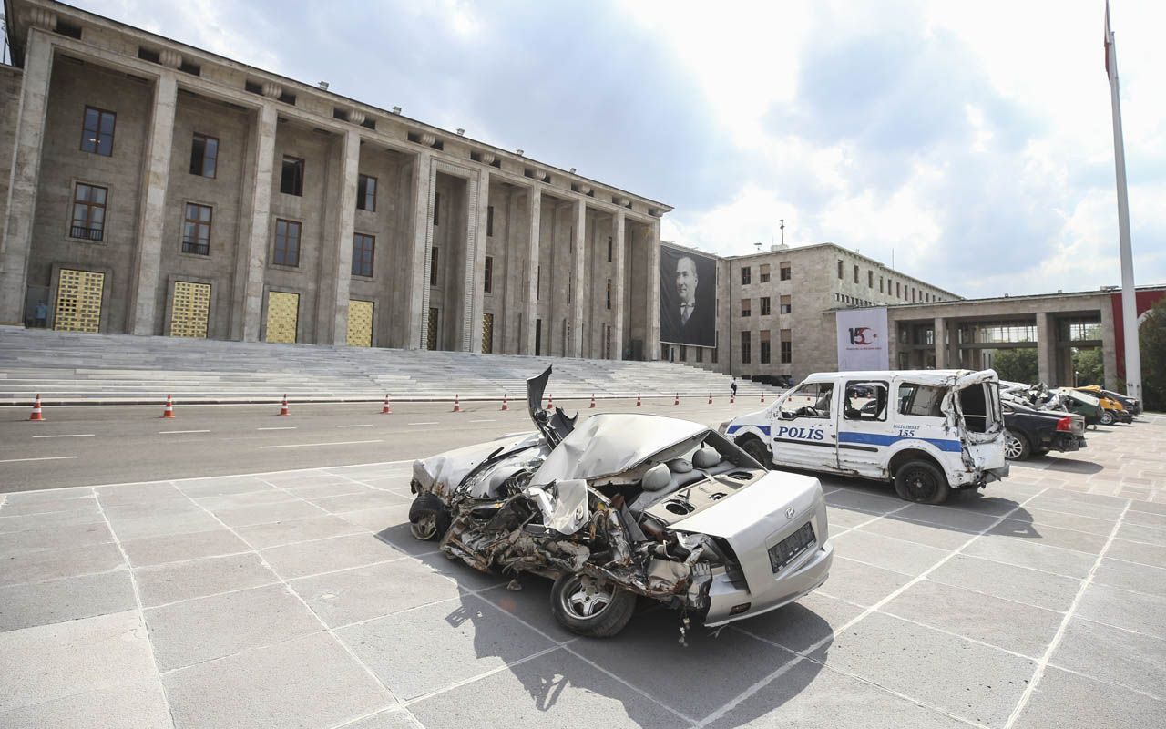 15 Temmuz'da FETÖ'cülerin ezdiği araçlar Meclis'e getirildi