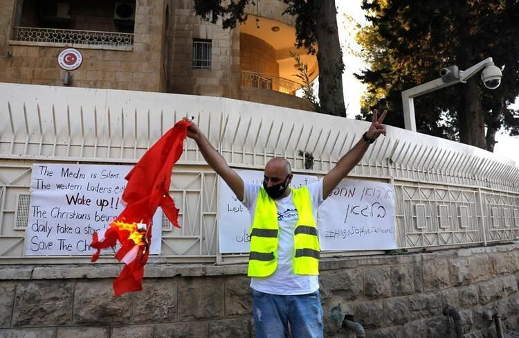 Ayasofya için Türk Bayrağını yaktılar! İsrail polisi soruşturma başlattı