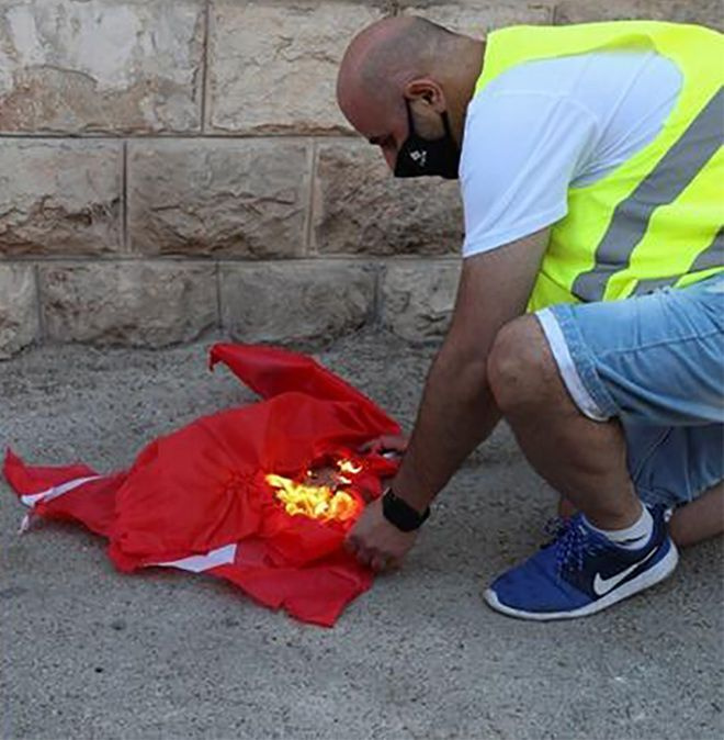 Ayasofya için Türk Bayrağını yaktılar! İsrail polisi soruşturma başlattı