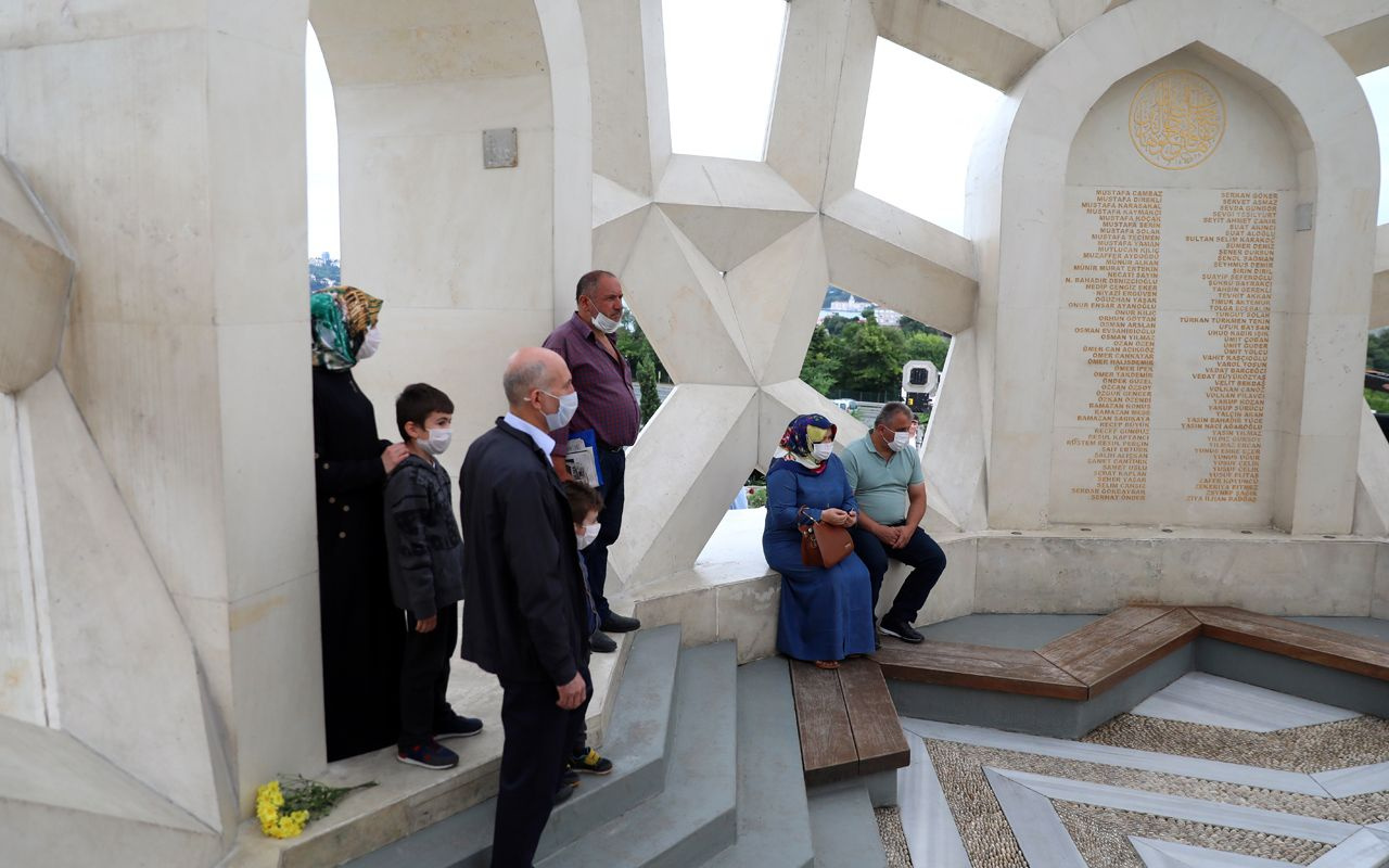 15 Temmuz Şehitler Makamı'na ziyaretler başladı dualar okundu