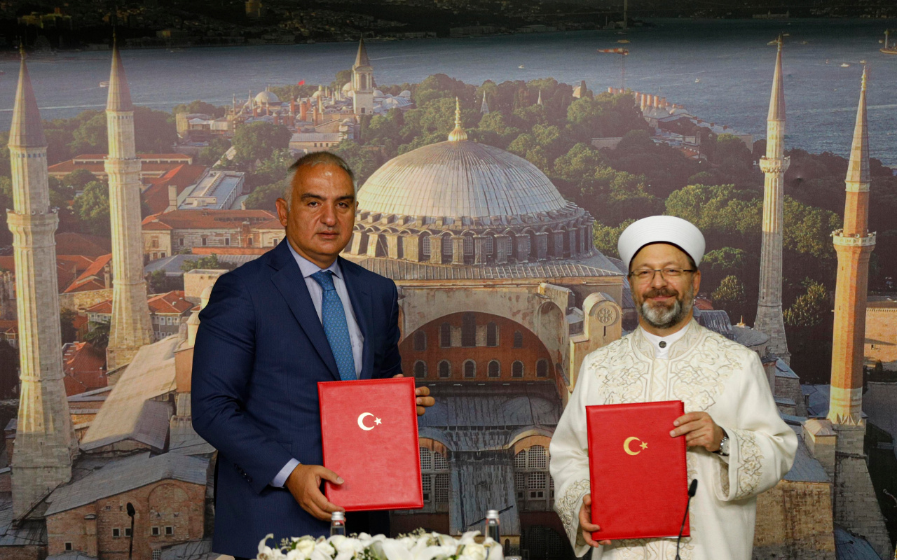 Ayasofya Camii protokolü imzalandı! Bakan Ersoy müjdeleri sıraladı