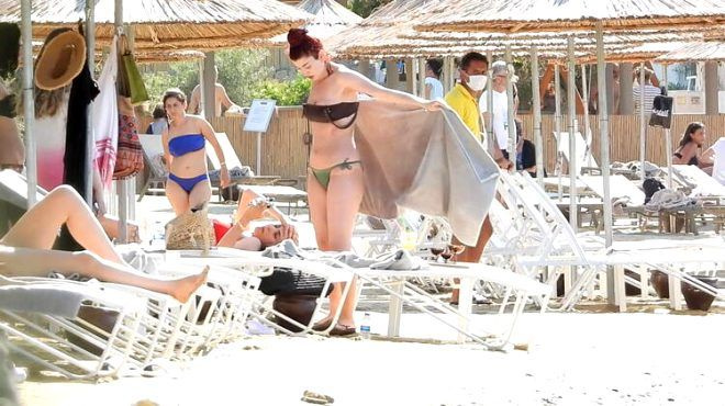 Aslıhan Güner plajda üstsüz güneşlendi Show TV Kuzey Yıldızı İlk Aşk'da oynuyor