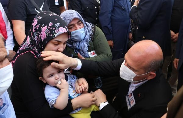 Süleyman Soylu gözyaşı döken şehit eşini böyle teselli etti