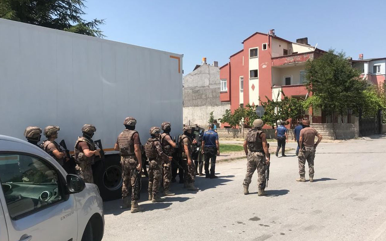 Kayseri'de eli silahlı intihara kalkıştı özel harekat devreye girdi