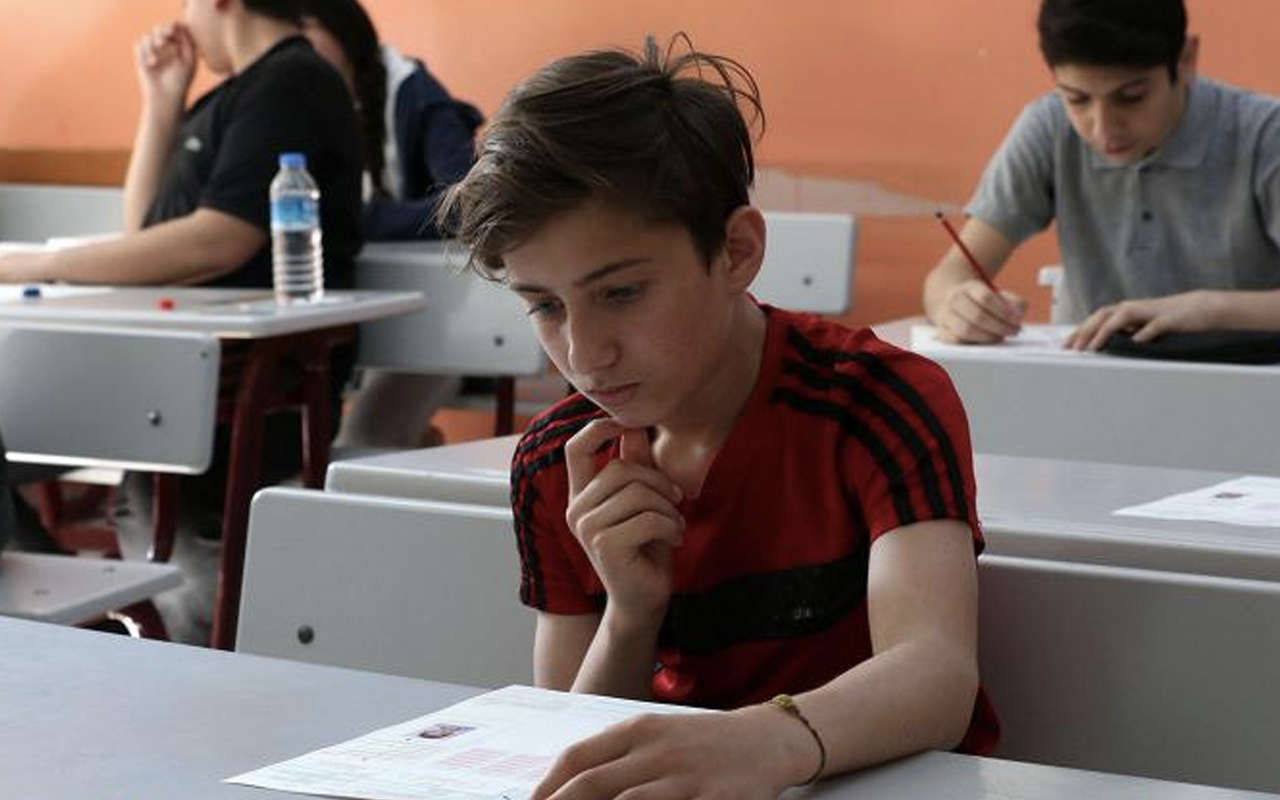 Okullar kapanacak mı 2022 MEB son haberi verdi Mahmut Özer açıklaması
