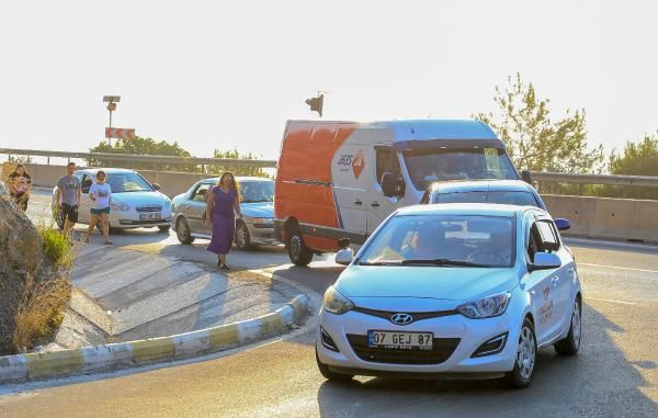 Antalya'da mesire alanı girişinde 2 kilometrelik piknik kuyruğu