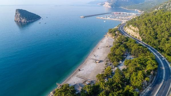 Antalya'da mesire alanı girişinde 2 kilometrelik piknik kuyruğu