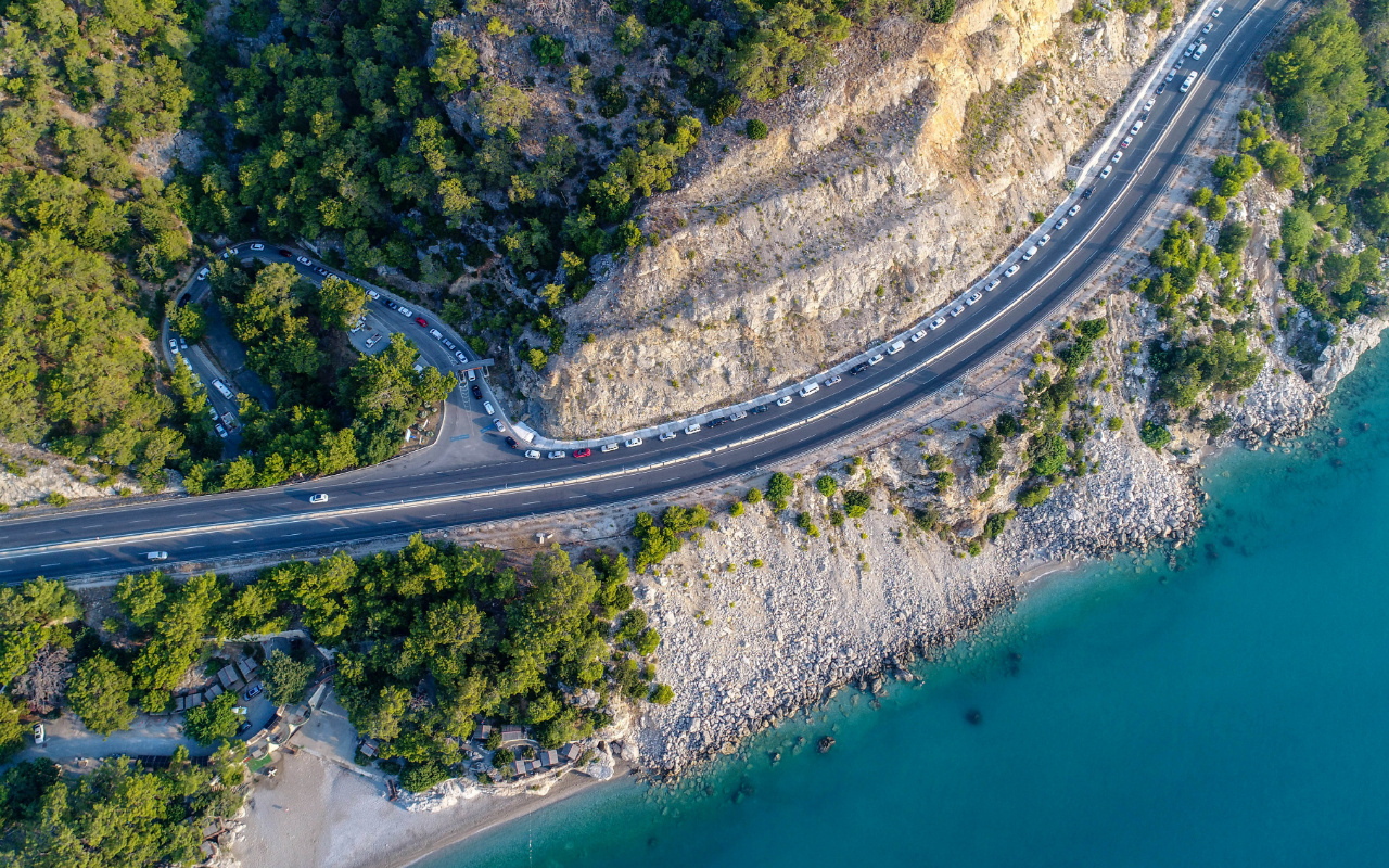 Antalya'da mesire alanı girişinde 2 kilometrelik piknik kuyruğu