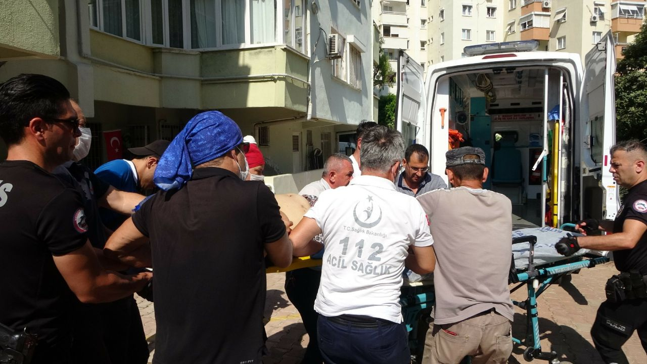 Antalya'da 6. kattan düşen doktor hayatını kaybetti