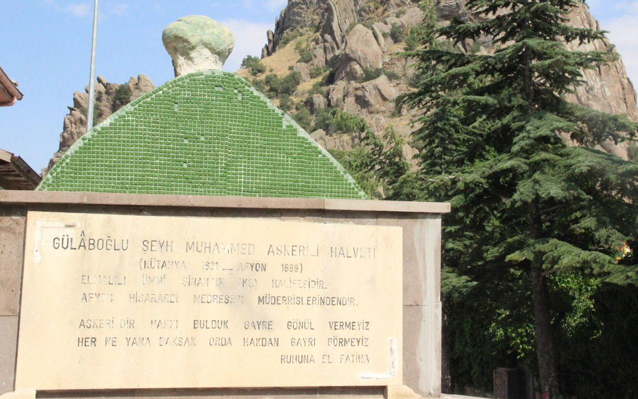 Afyonkarahisar'da 60 yıllık gizemli türbe! Yerini değiştirmek isteyen kepçe kırıldı