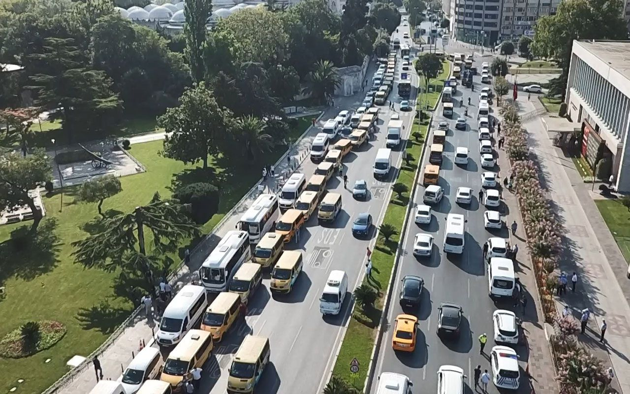 İstanbul Büyükşehir Belediyesi'nde dolmuşçuların 'Taksi plakası' eylemi!