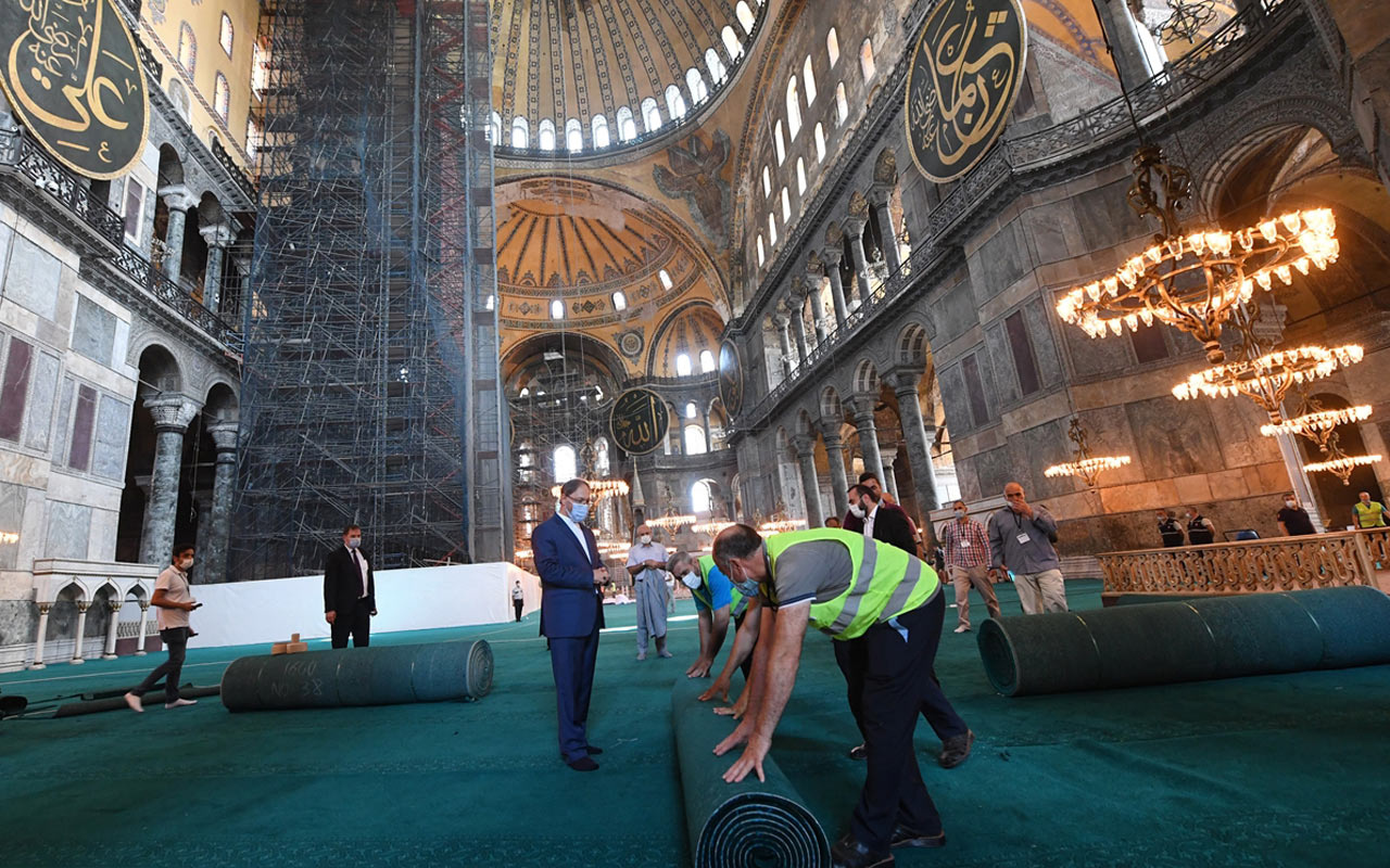 Diyanet İşleri Başkanı Erbaş Ayasofya Camisi'ndeki çalışmaları izledi