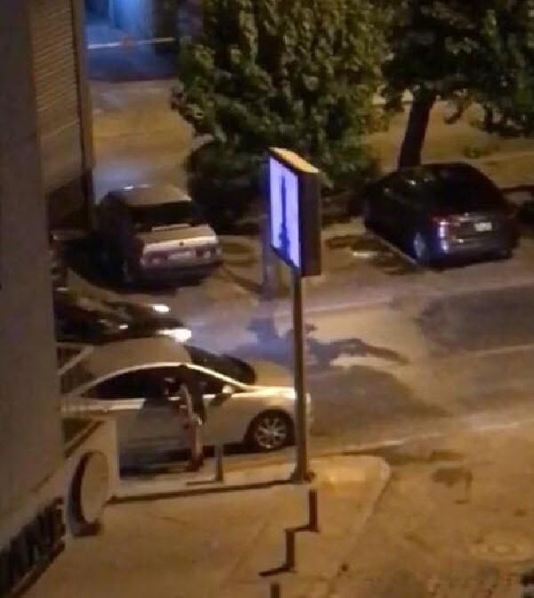 İzmir'de sokak ortasında fuhuş rezaleti! Arabaların içinde...