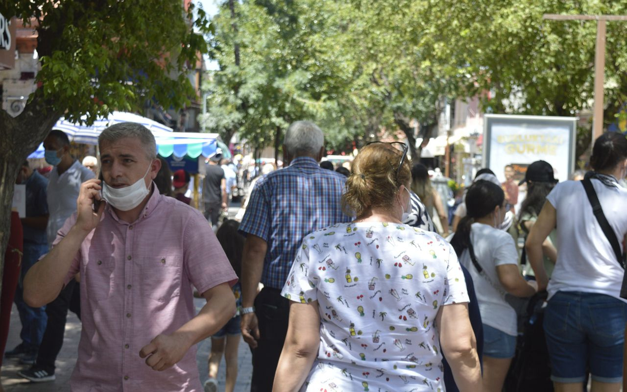 Eskişehir 7'den 70'e sosyal mesafesiz! Görüntüler hem tepki hem koronavirüs çeker