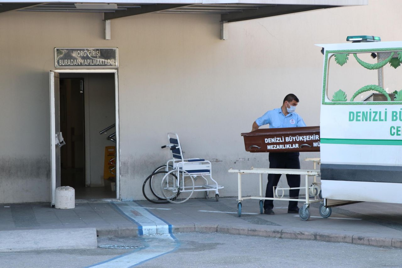 Denizli'de oğluna tanıklık yaptığı adliyede dövülerek öldürüldü