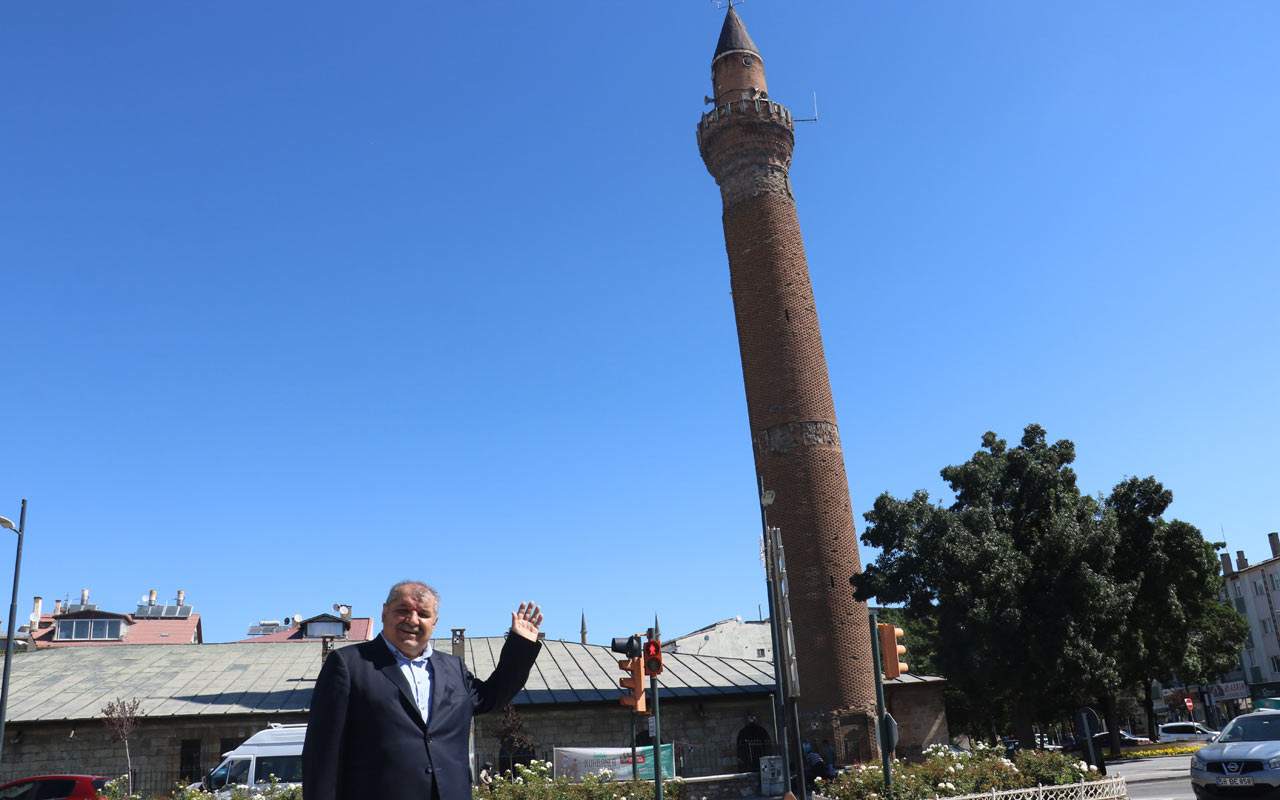 Sivas'ta 832 yıllık Ulu Cami'nin eğri minaresinin sırrını sensörler cözecek