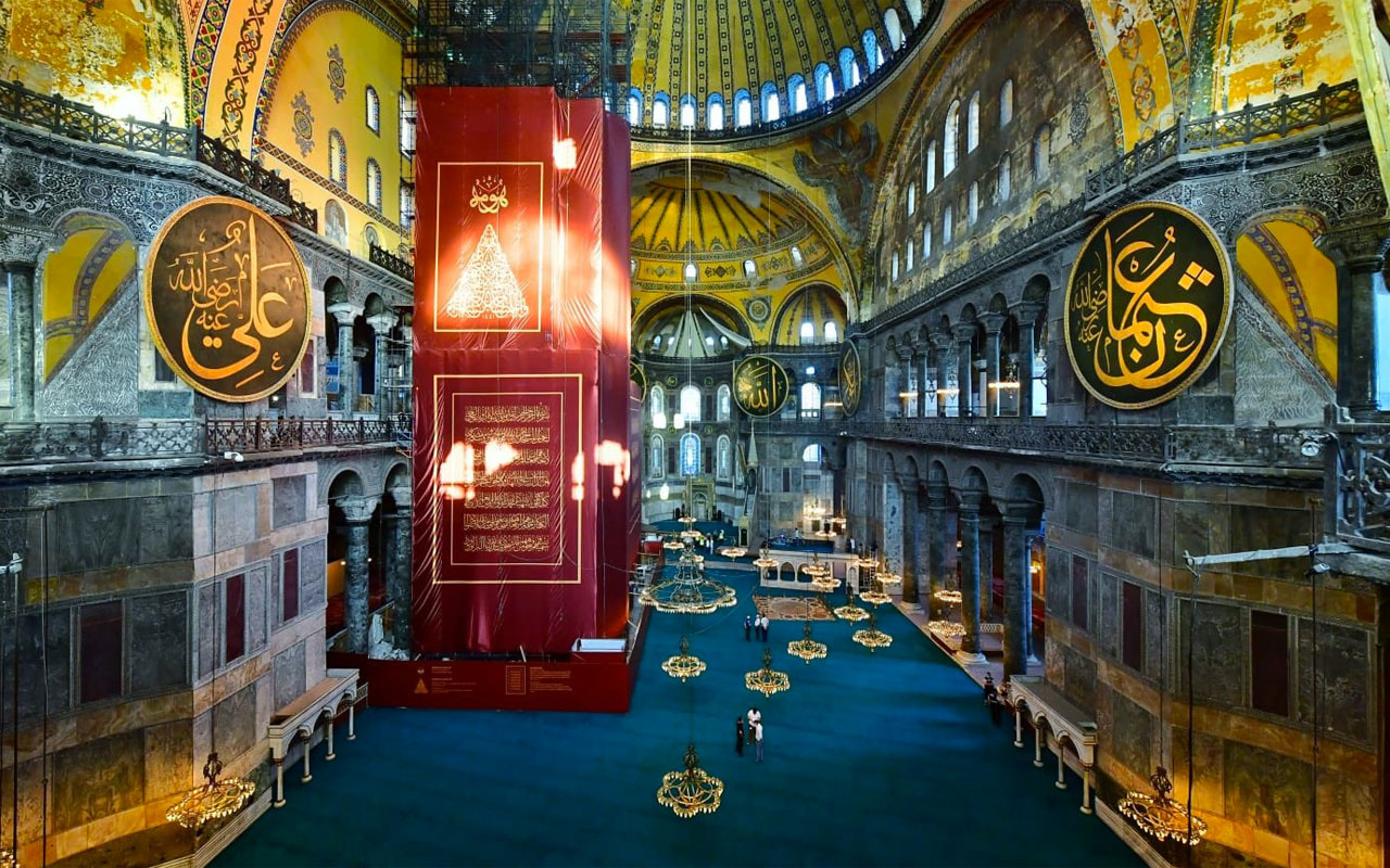 İstanbul Valisi Ali Yerlikaya Ayasofya içinden fotoğraf paylaştı