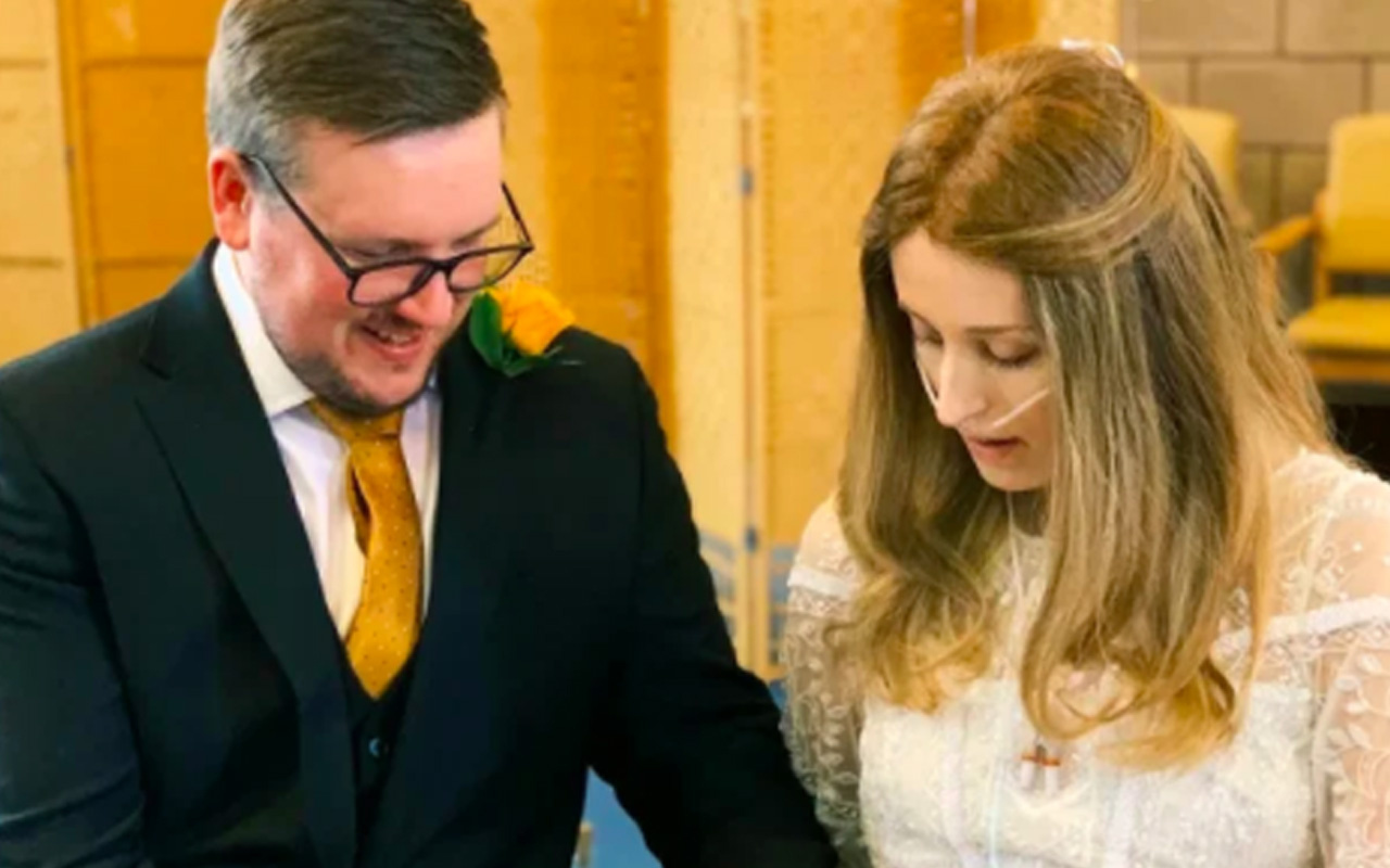 İngiltere'de amansız hastalık çifti ayırdı! Genç kadın düğününü yaptığı hastanede öldü
