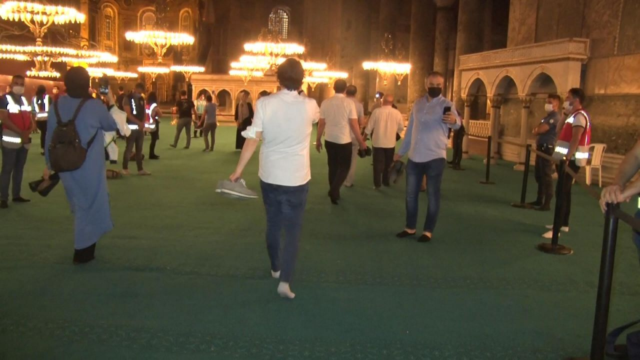 Talimatı duyan gece yarısı Ayasofya Camisi'ne koştu