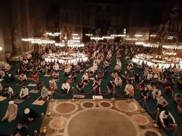 Ayasofya-i Kebir Cami Şerif-in açılışının 3. gününde de sabah namazı yoğunluğu yaşandı