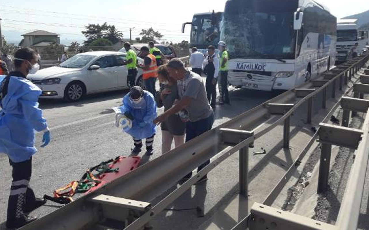 Kocaeli'de yolcu otobüsünün de karıştığı zincirleme kaza meydana geldi