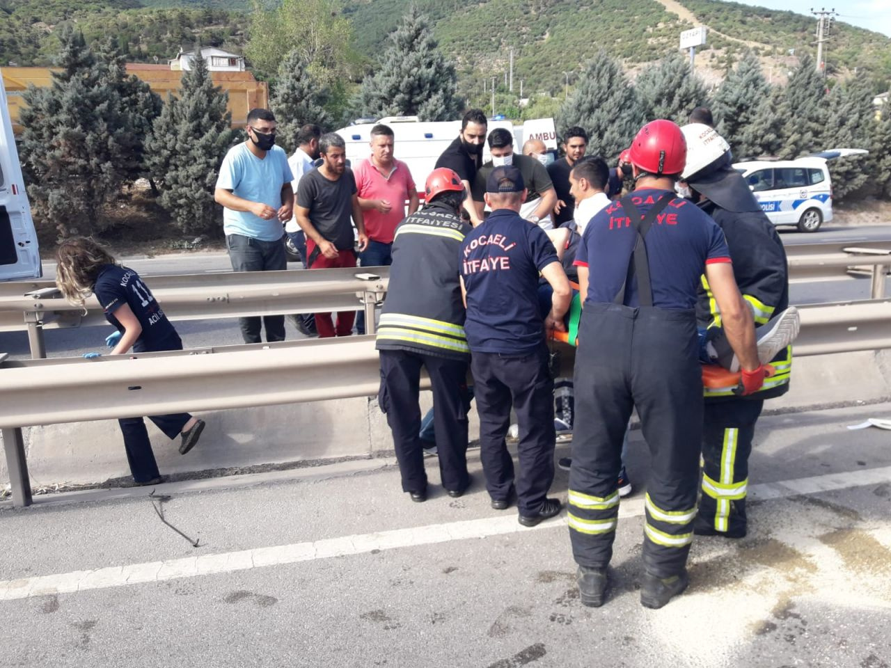 Kocaeli'de yolcu otobüsünün de karıştığı zincirleme kaza meydana geldi