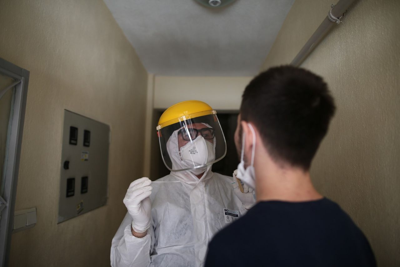 Bursa'da çarpıcı olay! Bayramda akraba apartmanında 1 kişi 24 kişiye virüs bulaştırdı
