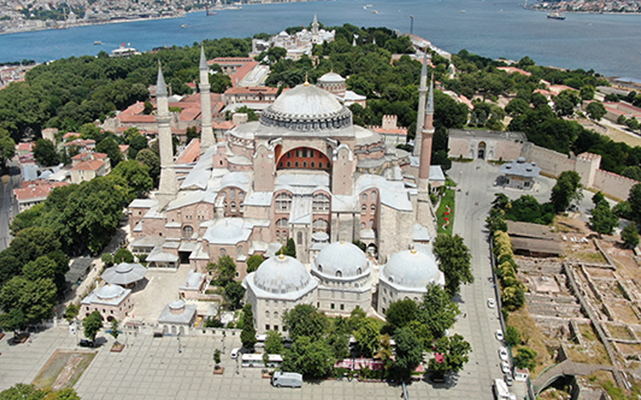 Yunan papazdan Ayasofya ve Cumhurbaşkanı Erdoğan övgüsü: Erdoğan bize ders verdi