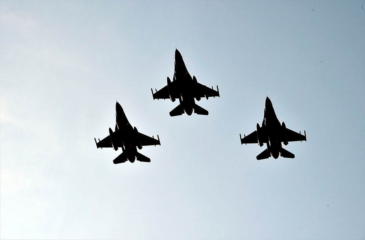 Türk F-16'ları Azerbaycan'da! Ermenistan'ın gözünü korkuttular