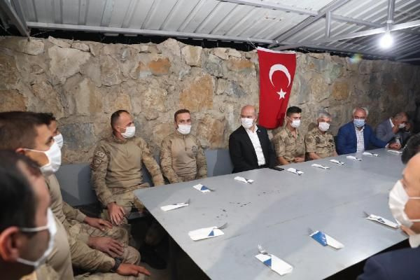 İçişleri Bakanı Soylu, Şırnak'ta Güneyçam Jandarma Karakol Komutanlığını ziyaret etti