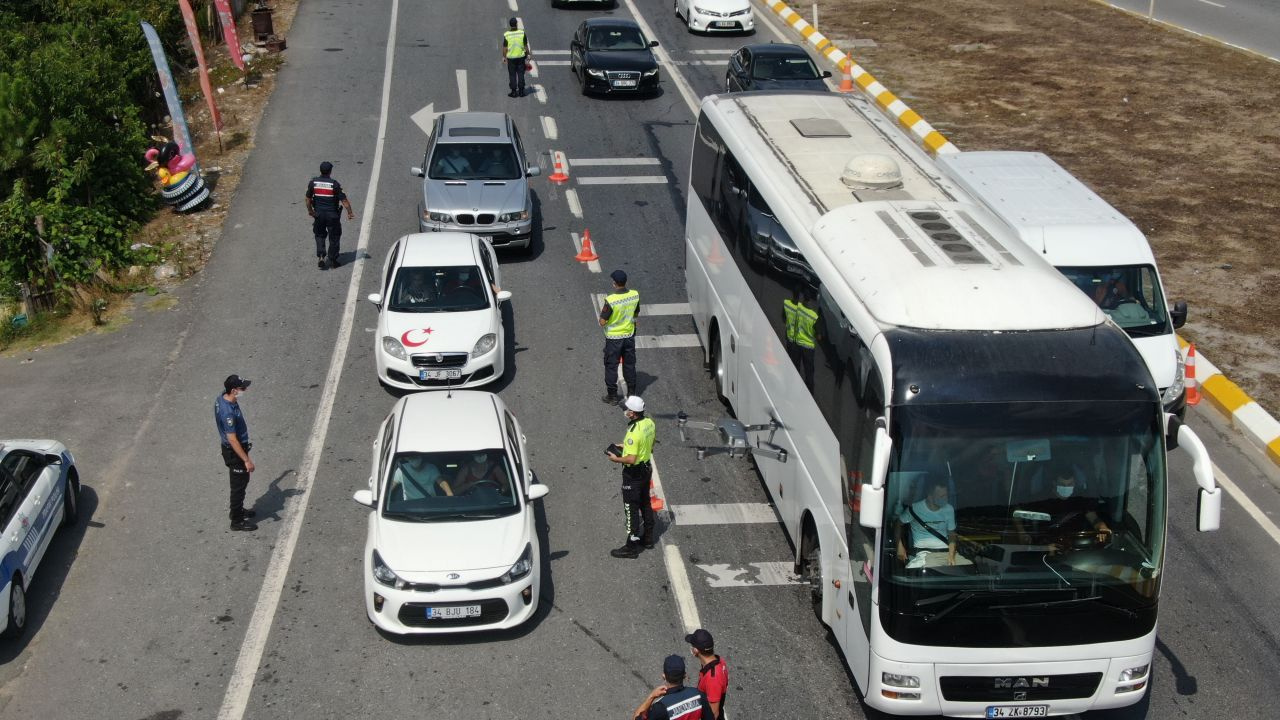 İstanbul Şile'ye tatilci akını! Kilometrelerce kuyruk oluştu