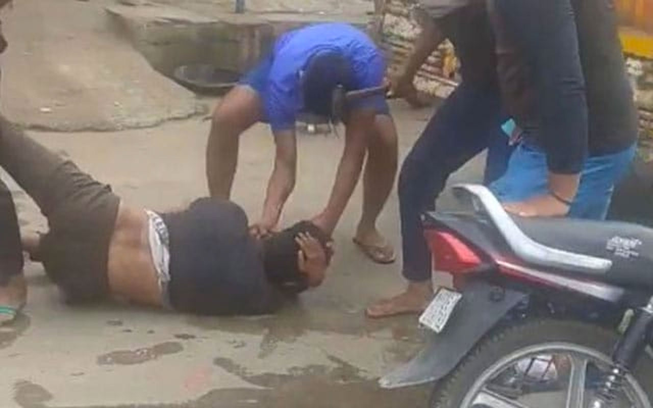 Hindular Müslüman gençi çekiçle vurarak linç etti! İnek eti taşıyor iddiası