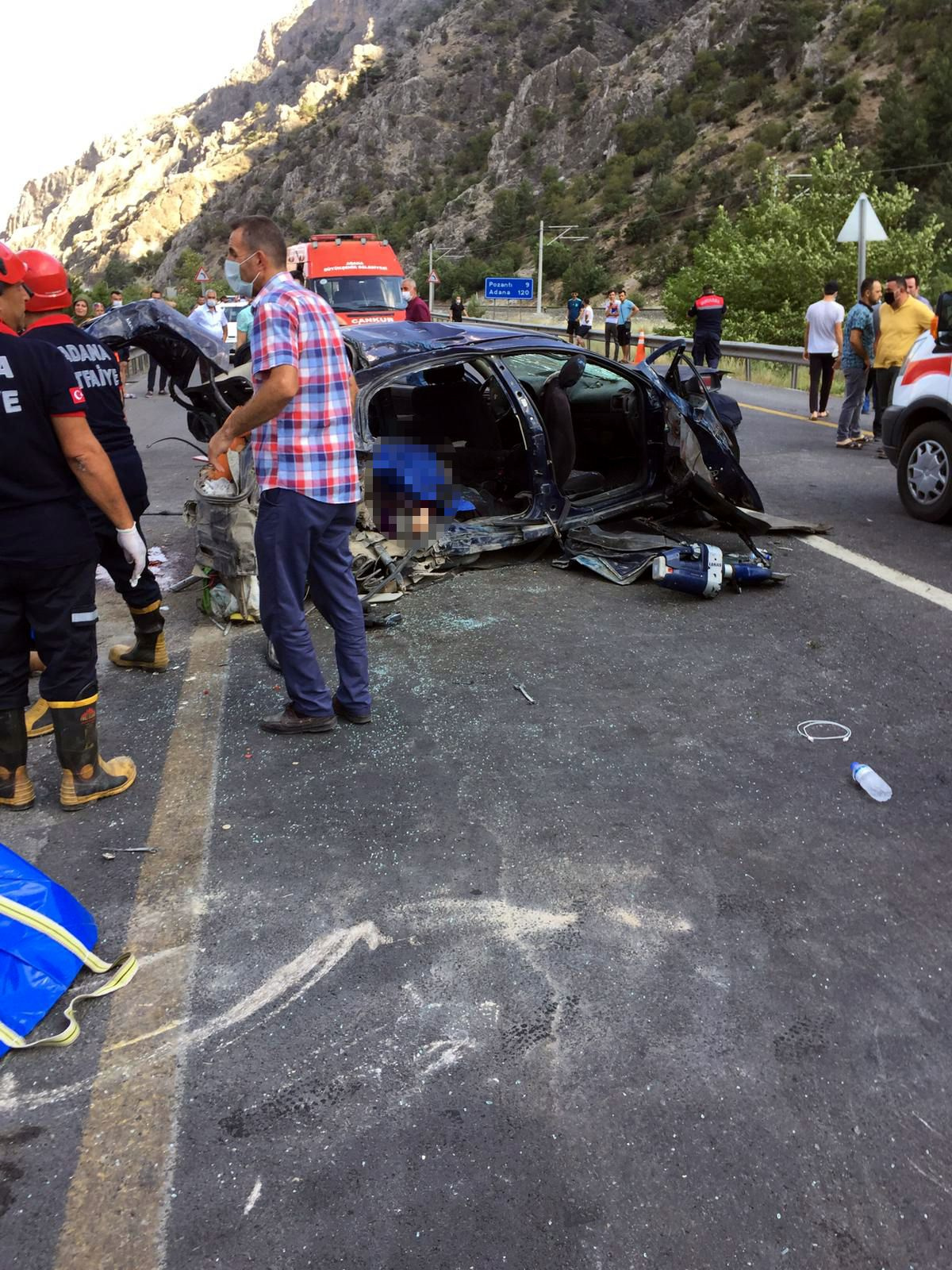 Adana'da otomobil ile midibüs çarpıştı 4 ölü 2 yaralı