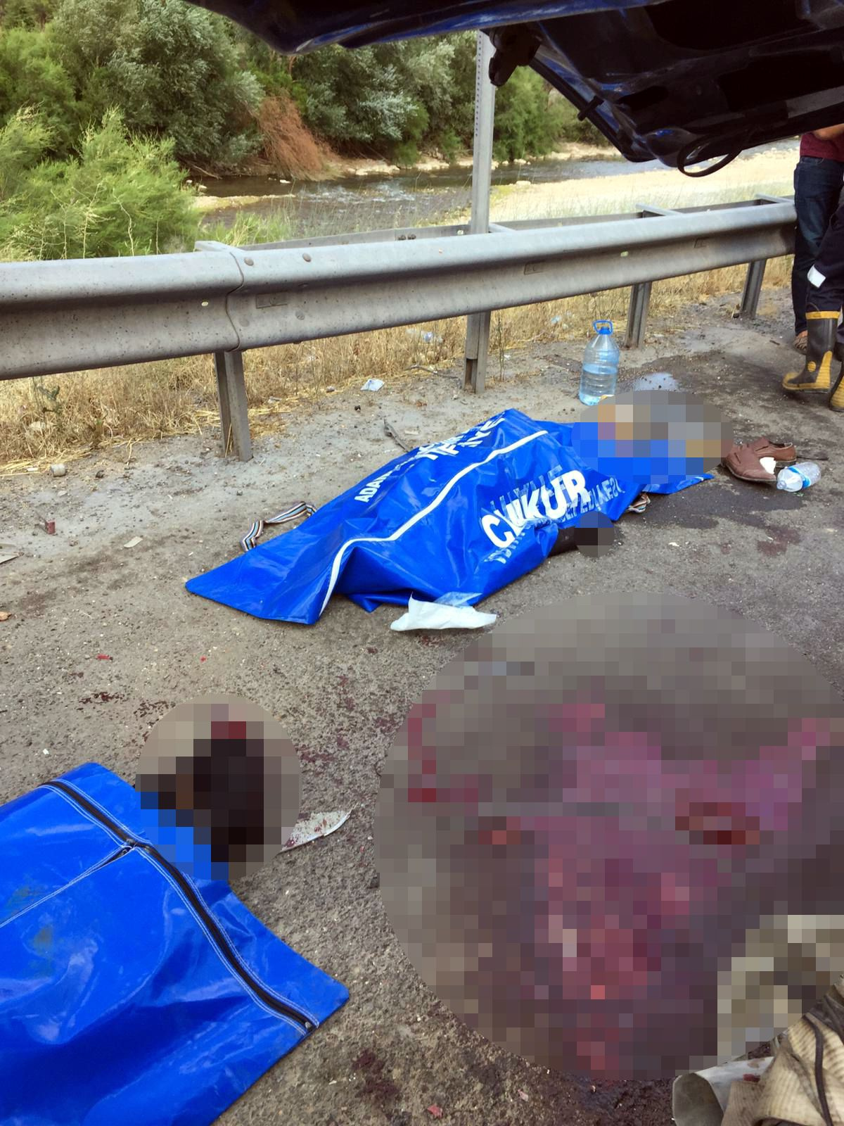 Adana'da otomobil ile midibüs çarpıştı 4 ölü 2 yaralı